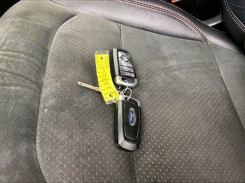 Used 2019 Ford Explorer XLT w/ Equipment Group 202A AWD/4WD image 13