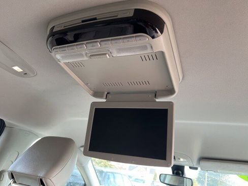 Certified 2018 Chrysler Pacifica Touring-L image 15