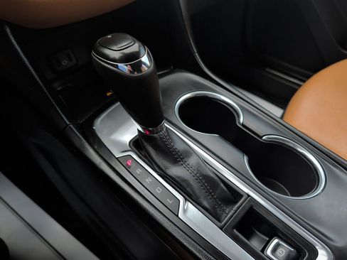 Used 2018 Chevrolet Equinox Premier image 16