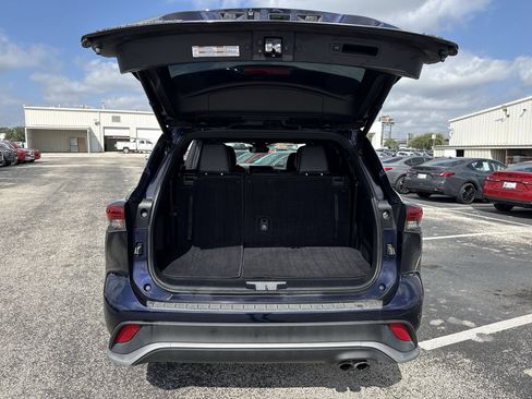Used 2023 Toyota Highlander XSE FWD image 21