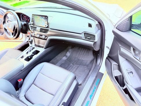 Used 2018 Honda Accord Sport image 9