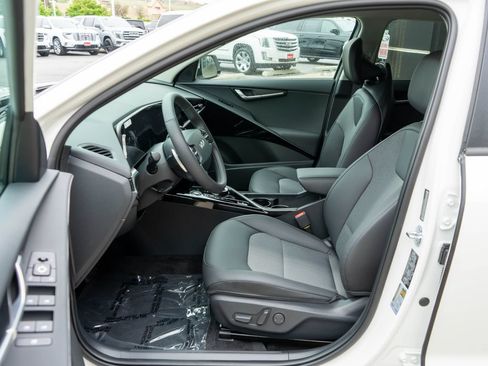 New 2026 Kia Niro Wind FWD image 11