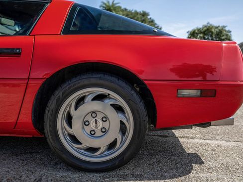 Used 1996 Chevrolet Corvette Coupe RWD image 5
