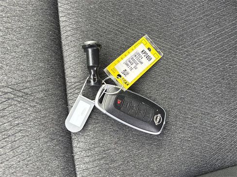 Used 2024 Nissan Rogue SV image 41