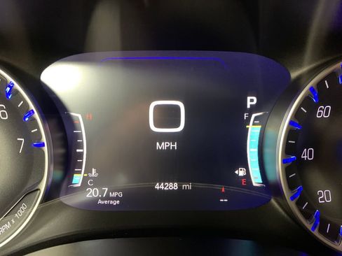 Used 2025 Chrysler Pacifica Select FWD image 32