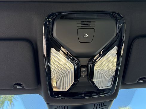 Certified 2023 BMW 530e xDrive w/ Premium Package image 40