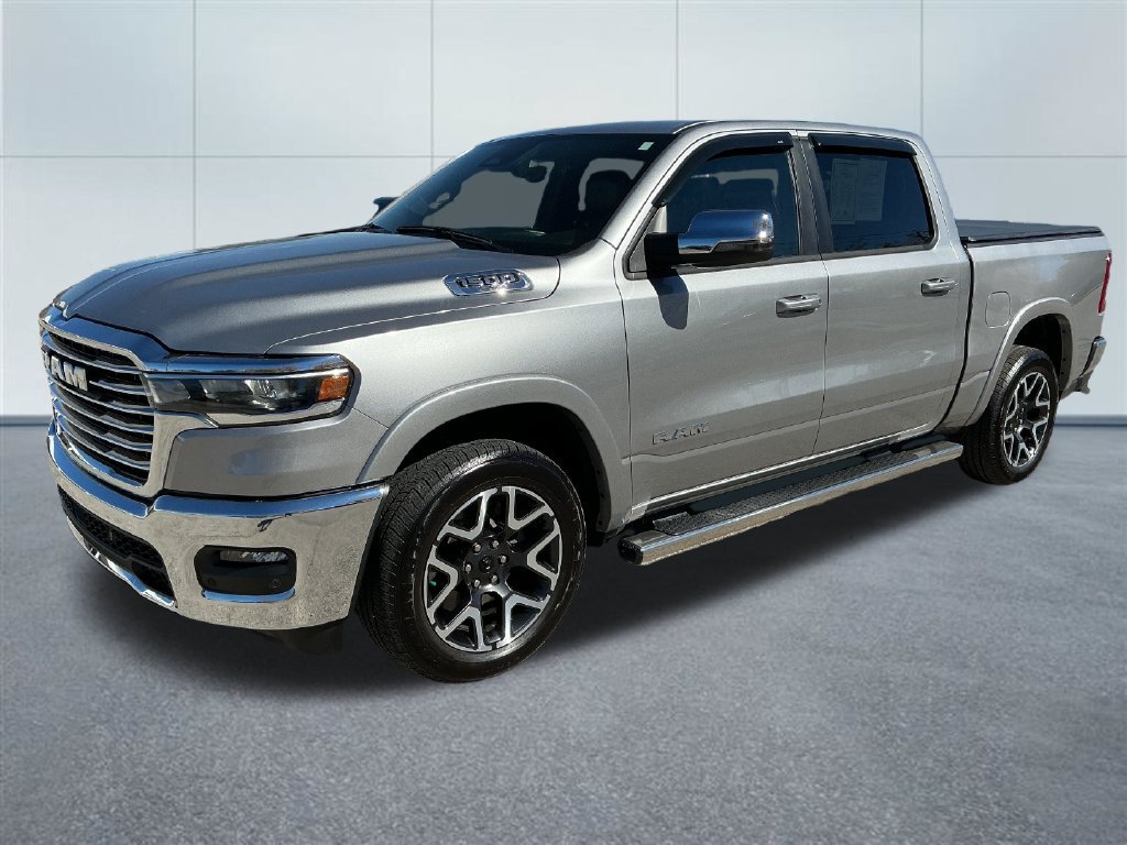 Used 2025 RAM 1500 Laramie AWD/4WD image 2