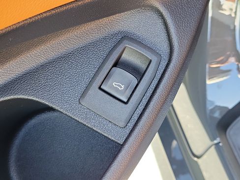 Used 2023 BMW 430i Coupe w/ M Sport Package RWD image 17