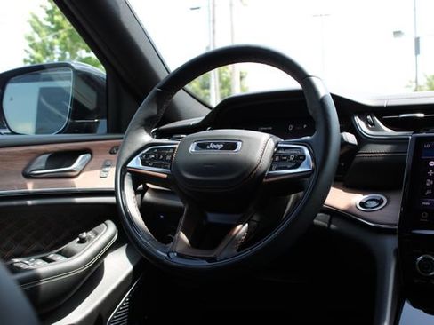 Used 2025 Jeep Grand Cherokee Summit w/ Advanced Protech Group IV AWD/4WD image 47