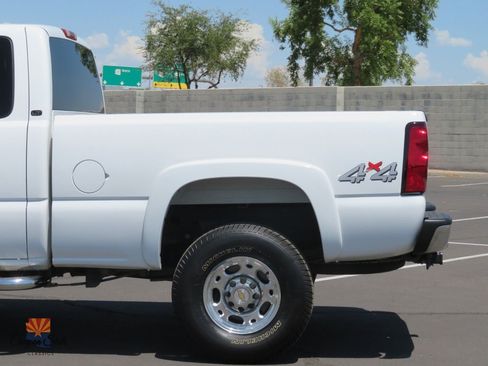 Used 2004 Chevrolet Silverado 2500 LT w/ Skid Plate Package AWD/4WD image 21