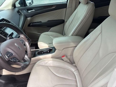 Used 2019 Lincoln MKC Reserve w/ MKC Technology Package FWD image 10