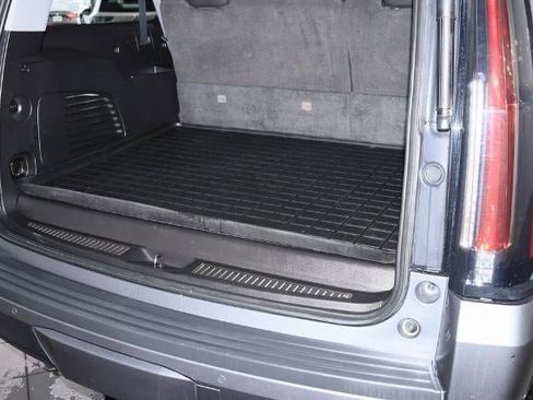 Used 2019 Cadillac Escalade ESV Premium Luxury image 23