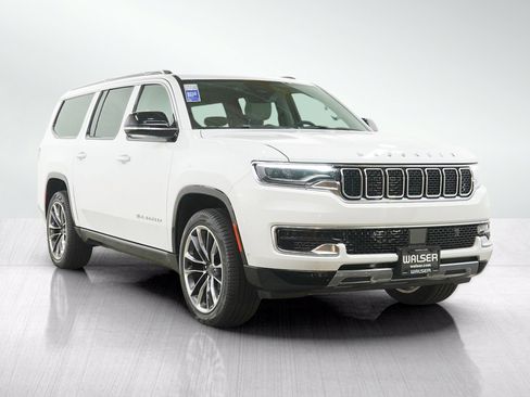 Used 2024 Jeep Wagoneer L Series III w/ Premium Group I AWD/4WD image 7