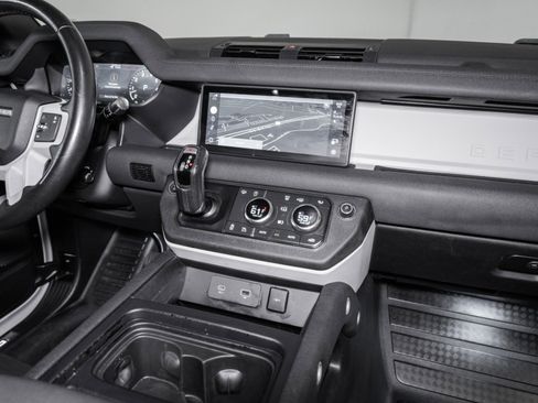 Used 2022 Land Rover Defender 110 X-Dynamic SE image 38
