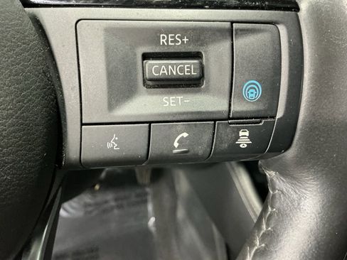 Used 2021 Nissan Rogue SL w/ Premium Package image 16