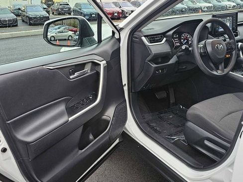 Used 2019 Toyota RAV4 XLE image 19