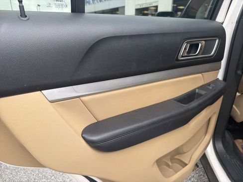 Used 2016 Ford Explorer XLT w/ Equipment Group 202A FWD image 20