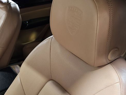 Used 2019 Porsche Cayenne image 32