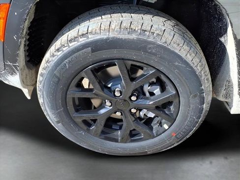 New 2025 Jeep Grand Cherokee Altitude image 8