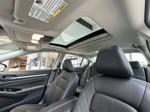 New 2025 Nissan Altima 2.5 SR image 11