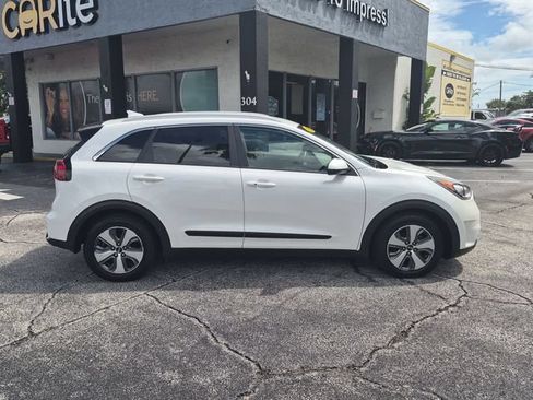 Used 2019 Kia Niro LX FWD image 4