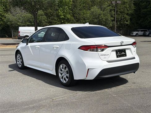 Used 2023 Toyota Corolla LE w/ Carpet Mat Package (TMS) FWD image 26