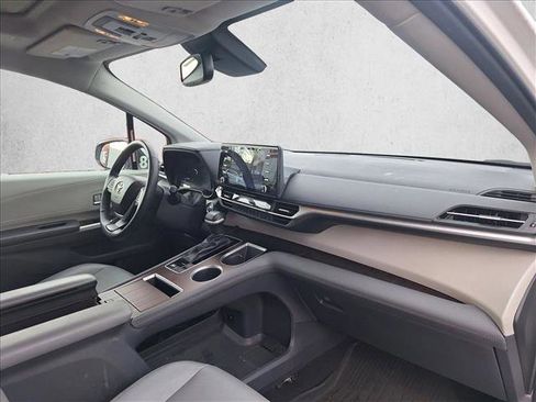 Used 2023 Toyota Sienna XLE image 20