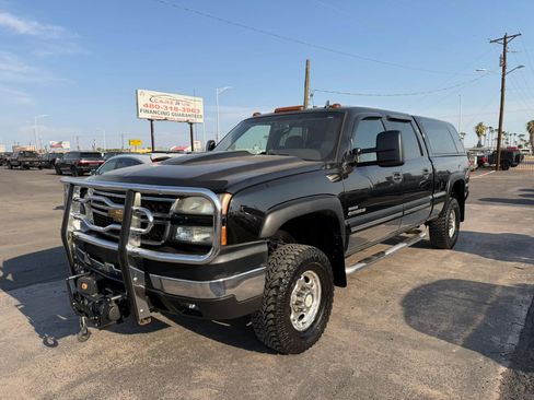 Used 2006 Chevrolet Silverado 2500 LT w/ Heavy-Duty Power Package AWD/4WD image 3