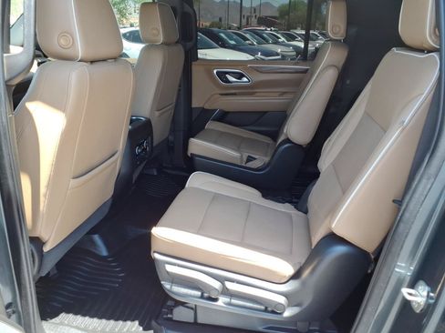 Used 2021 Chevrolet Suburban Premier w/ Premium Package AWD/4WD image 19