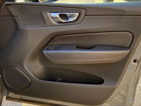 Used 2024 Volvo XC60 B5 Plus image 23