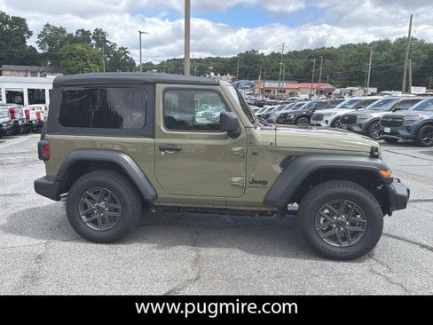 Used 2025 Jeep Wrangler Sport AWD/4WD image 8