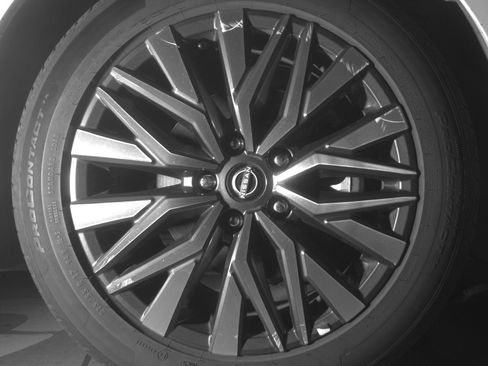 Used 2025 Nissan Altima 2.5 SV FWD image 13