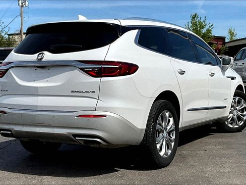 Used 2018 Buick Enclave Avenir w/ Avenir Technology Package FWD image 2