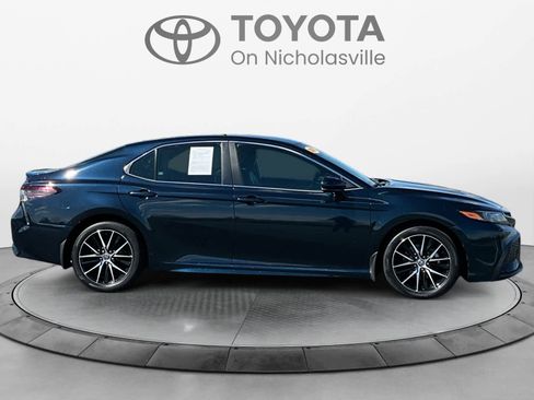 Used 2021 Toyota Camry SE image 7