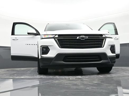 Used 2022 Chevrolet Traverse LT image 27