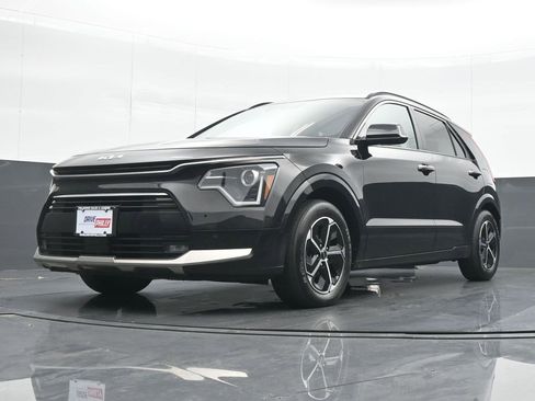 Used 2023 Kia Niro SX image 16