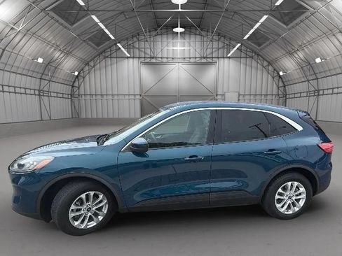 Used 2020 Ford Escape SE FWD image 2