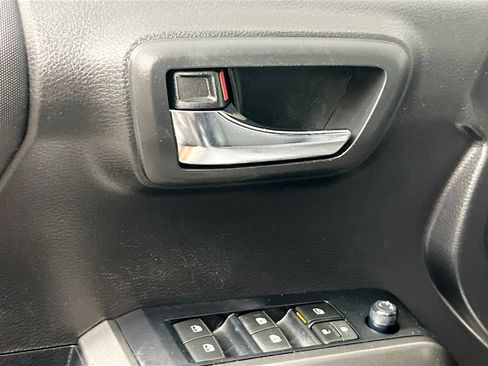 Used 2022 Toyota Tacoma TRD Off-Road RWD image 16