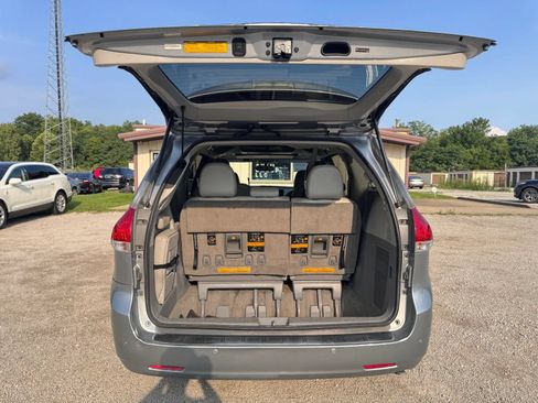 Used 2013 Toyota Sienna XLE w/ Entertainment Pkg FWD image 19