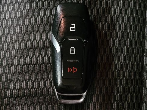 Used 2017 Ford Explorer XLT FWD image 32
