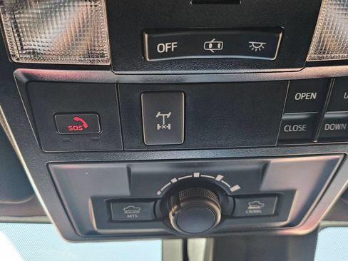 Used 2022 Toyota Tacoma TRD Off-Road AWD/4WD image 36
