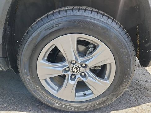 Used 2022 Toyota RAV4 LE AWD/4WD image 26