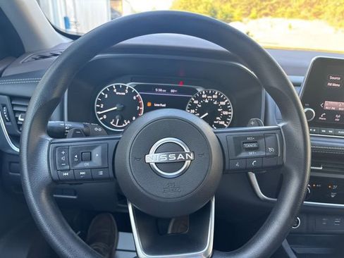 Used 2023 Nissan Rogue S image 18