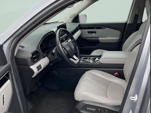 Used 2023 Honda Pilot Touring image 8