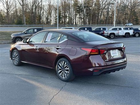 Used 2024 Nissan Altima 2.5 SV image 3