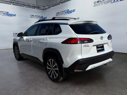 Used 2023 Toyota Corolla Cross XLE w/ Convenience Package image 7