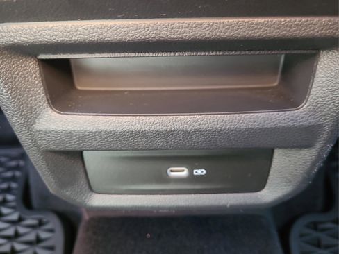 Used 2022 Volkswagen Taos SE image 11