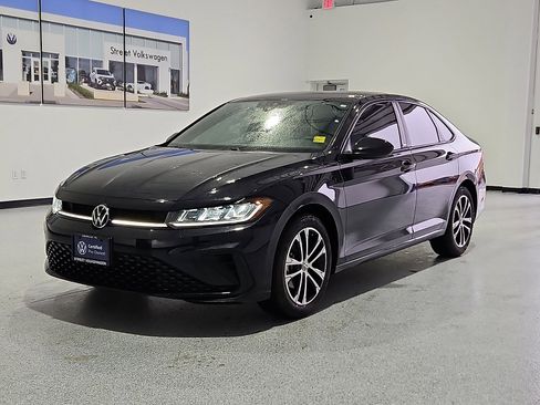 Certified 2025 Volkswagen Jetta Sport FWD image 4
