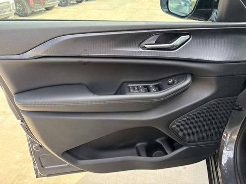 New 2025 Jeep Grand Cherokee Altitude RWD image 11