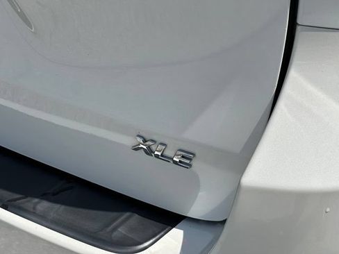 Used 2017 Toyota Sienna XLE w/ XLE Navigation Package FWD image 13